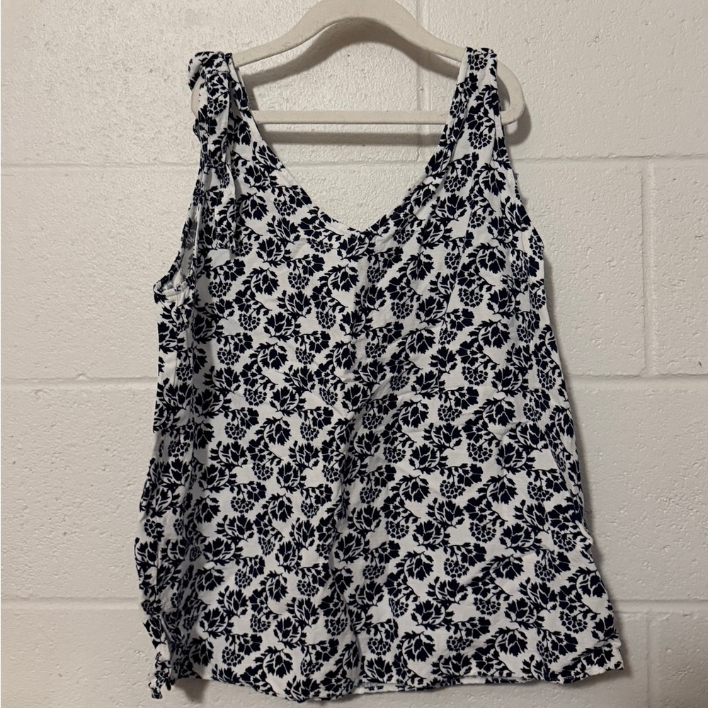 Ann Taylor Linen Blend v-neck blouse with bow detail on shoulders women’s XS
